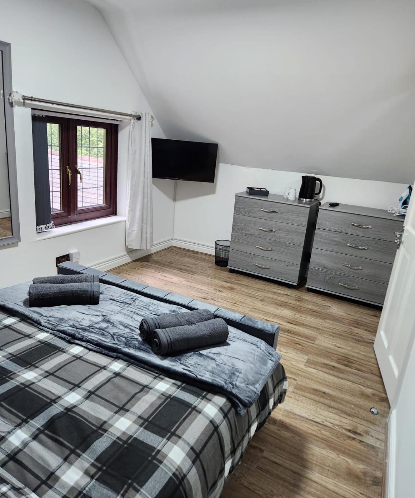Rainsough Cottage Guest House - Shared Bathroom - Free Parking & Wifi Prestwich Dış mekan fotoğraf