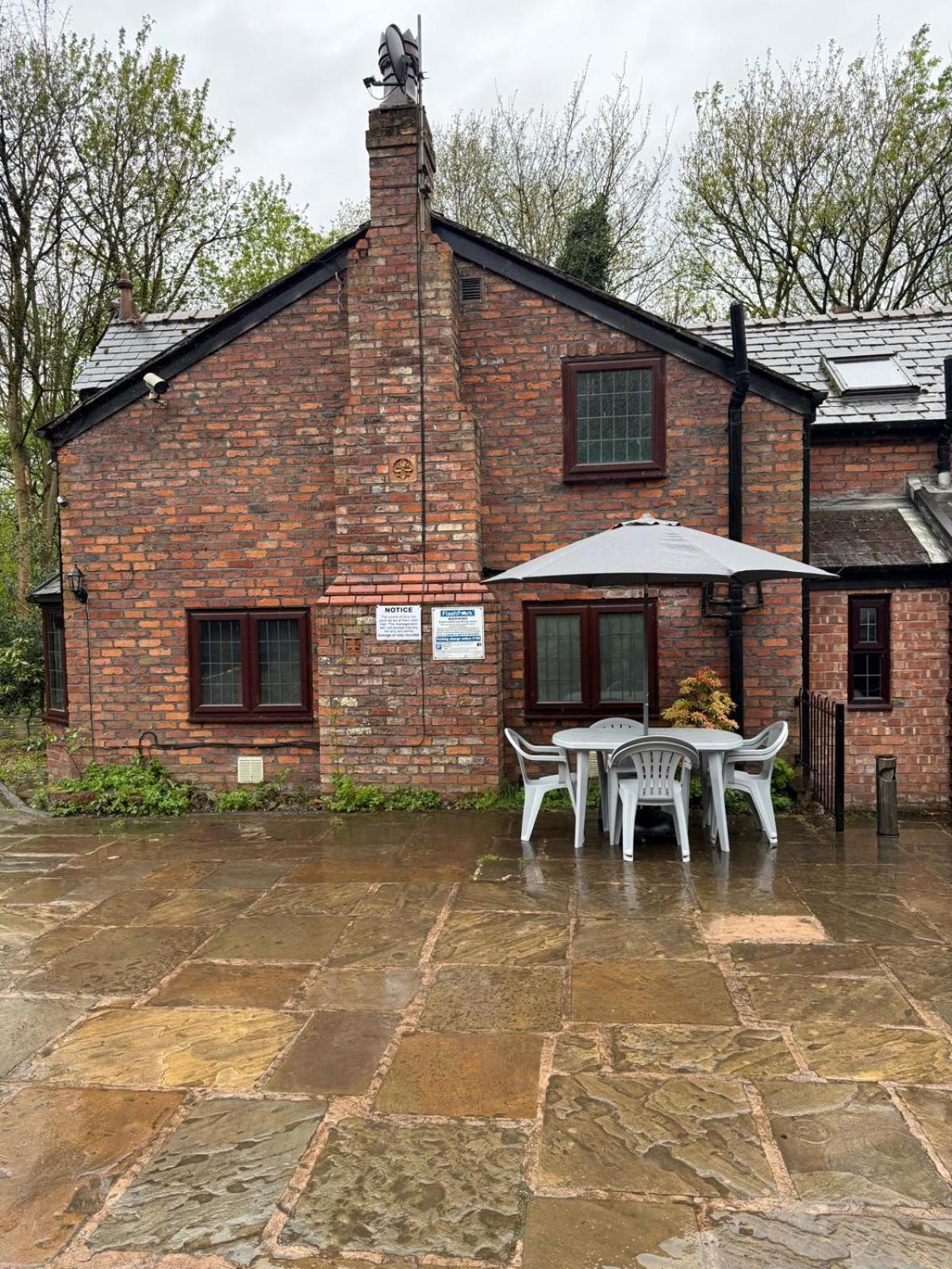 Rainsough Cottage Guest House - Shared Bathroom - Free Parking & Wifi Prestwich Dış mekan fotoğraf